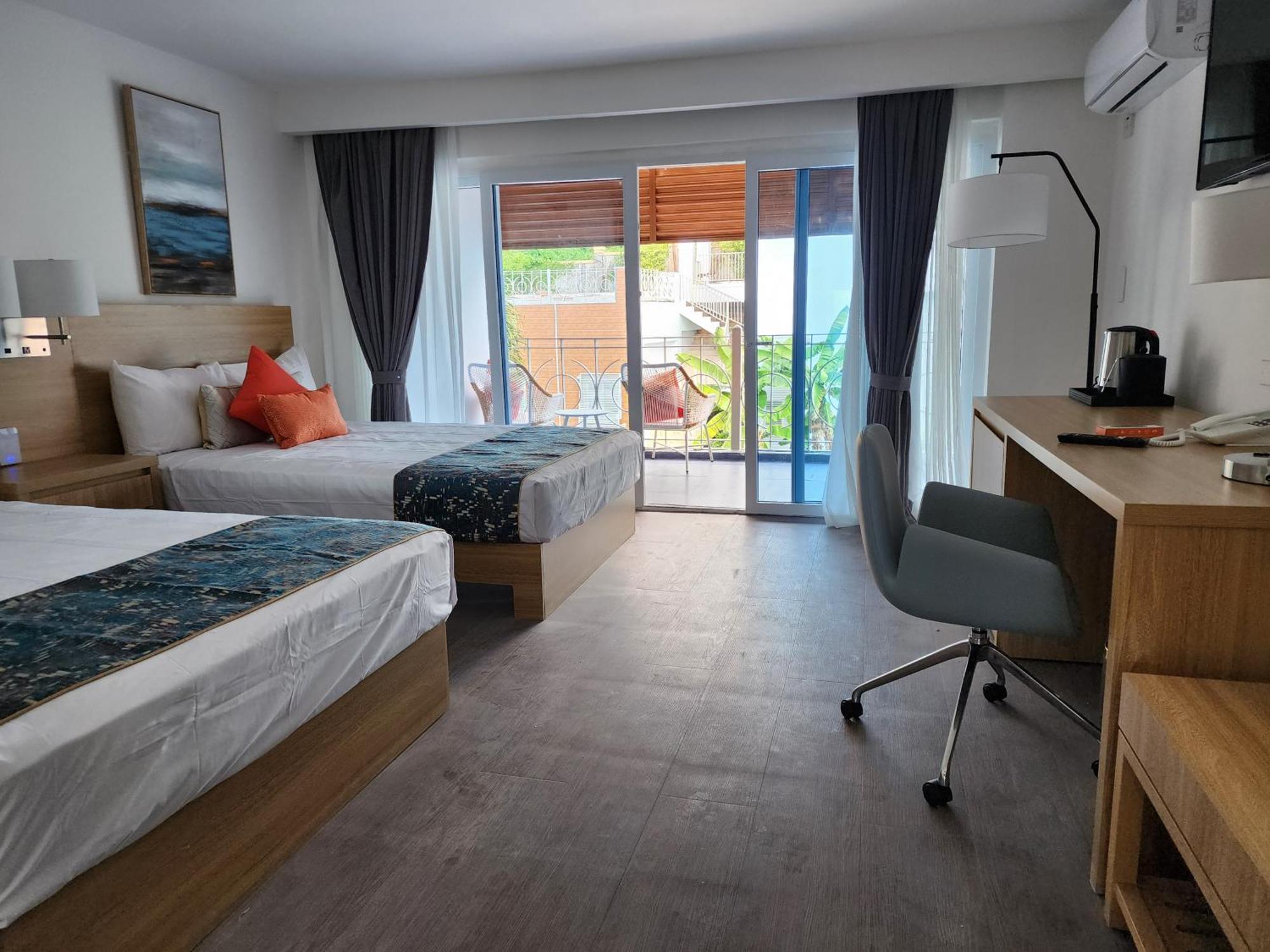Hotel 39 Jamaica มอนเทโกเบย์ ภายนอก รูปภาพ