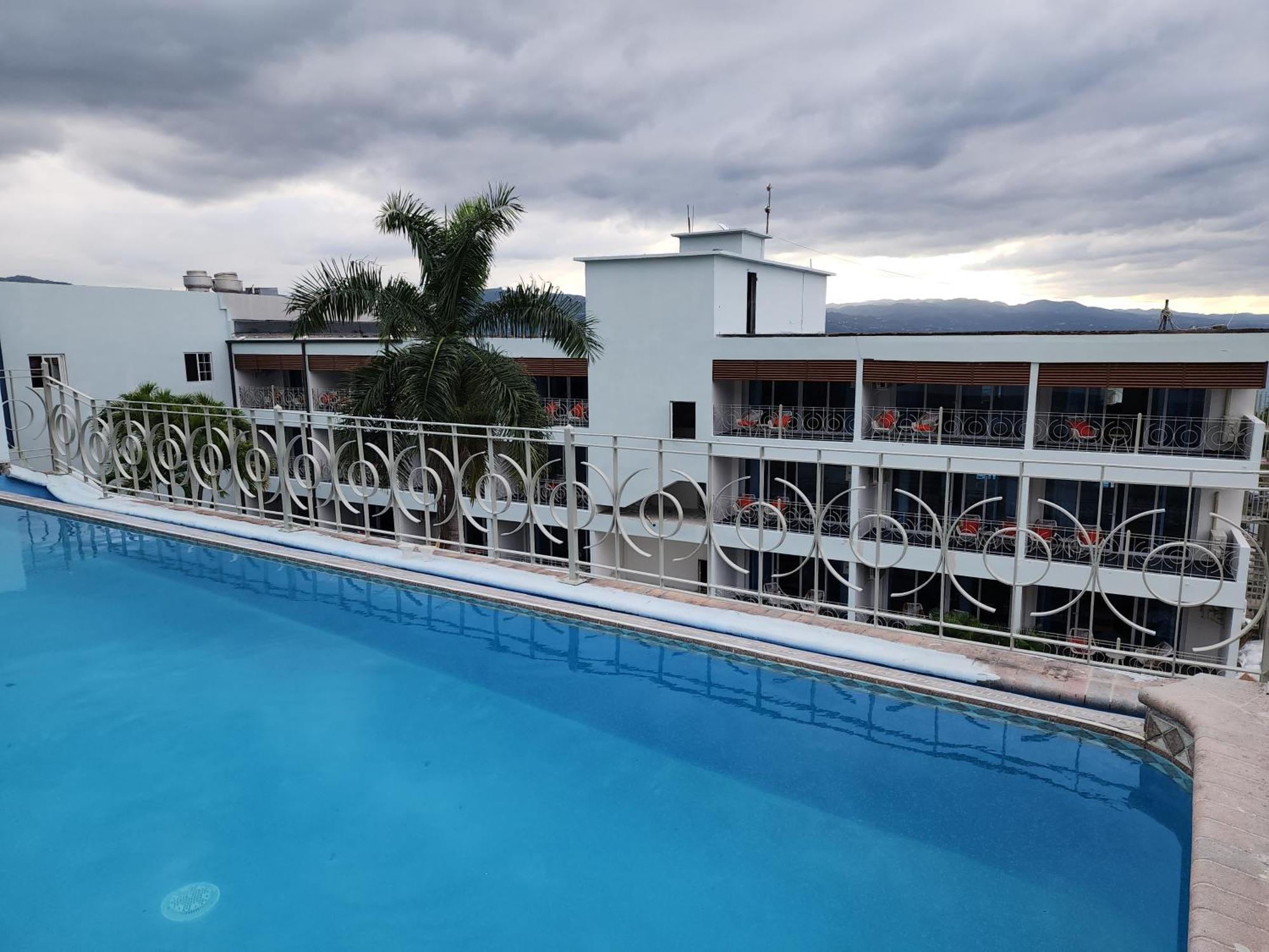 Hotel 39 Jamaica มอนเทโกเบย์ ภายนอก รูปภาพ